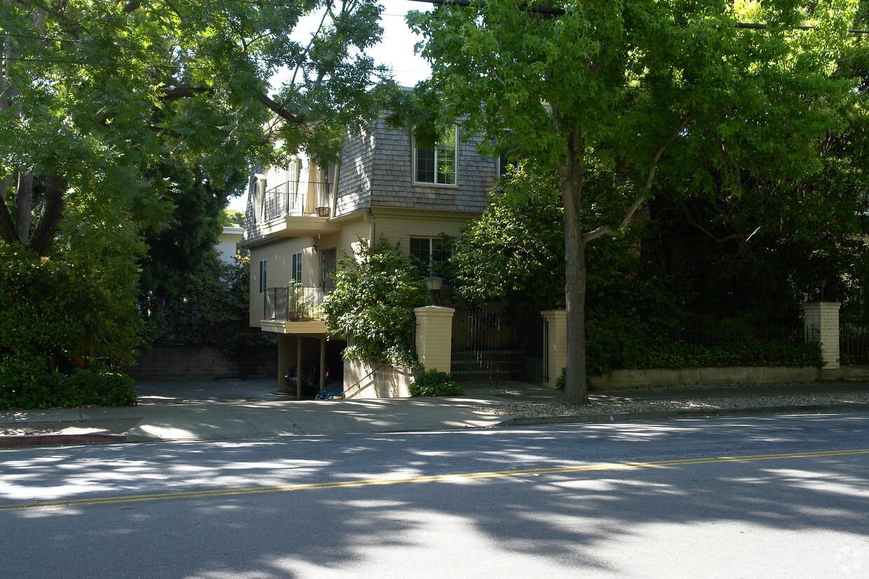 417 Oak Grove Ave Menlo Park CA 94025 Apartments In Menlo Park CA