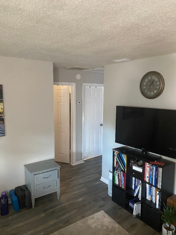 2320 18th Ave SW Unit Apt A Largo FL 33774 Room For Rent In Largo