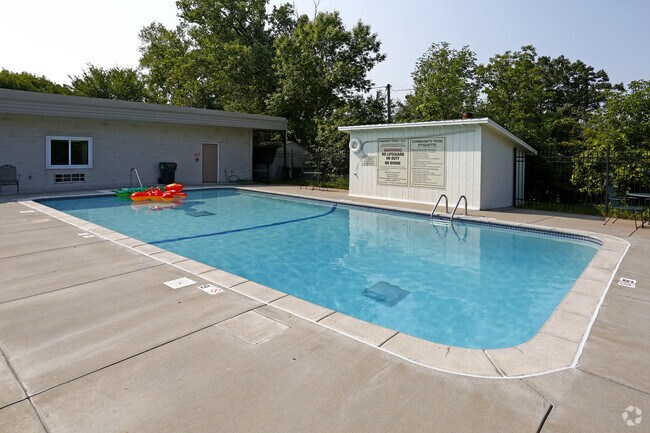 Swimming Pool Queen Anne