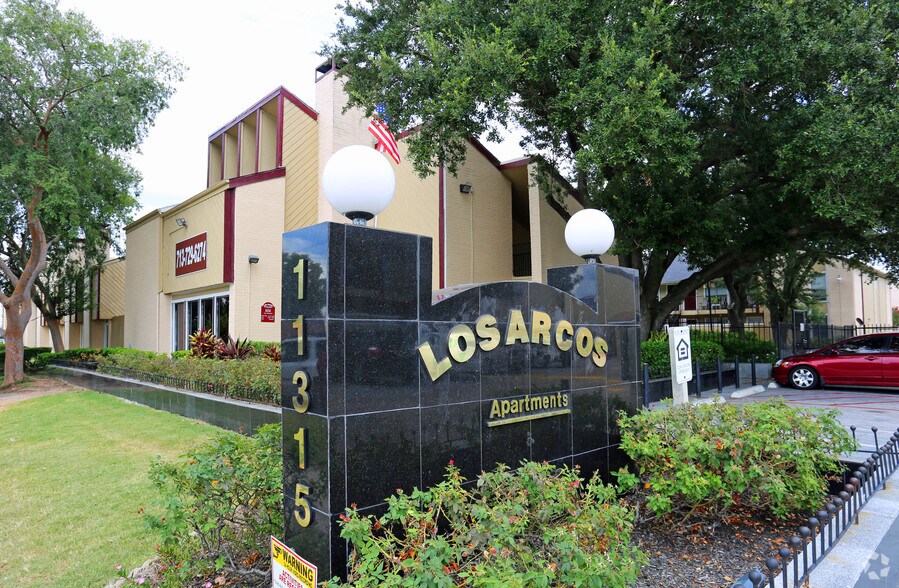 Los Arcos Apartments Rentals Houston, TX
