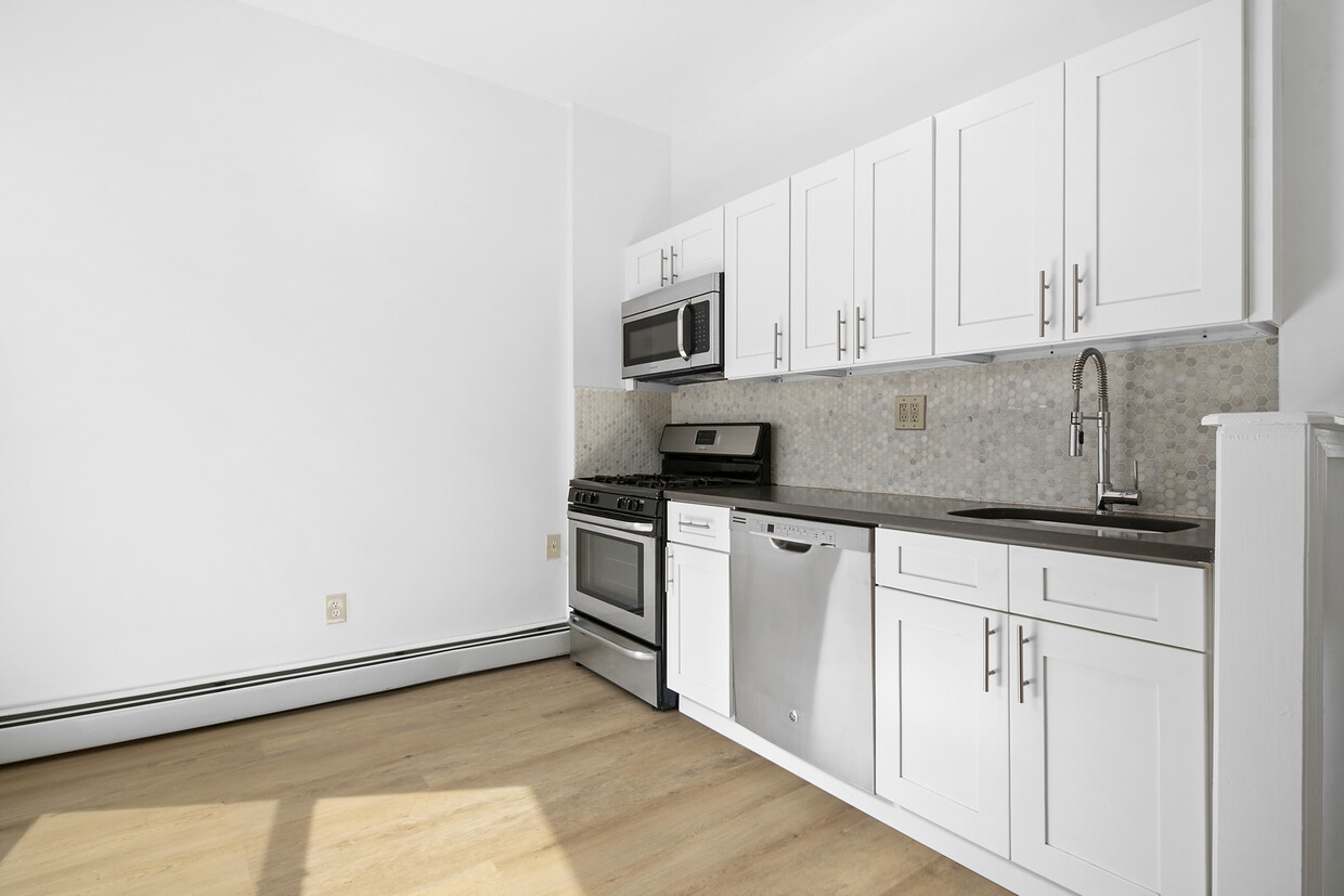 346 Malcolm X Blvd Unit 2R Brooklyn NY 11233 Room For Rent In