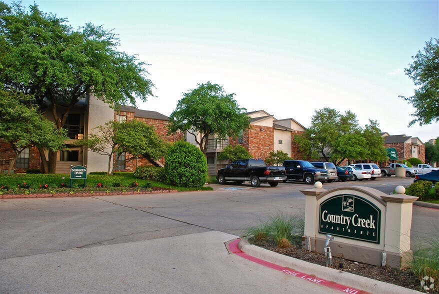 Creekside on the Green Rentals Garland, TX