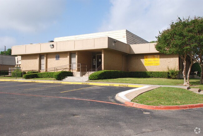 St James Manor Apartments Rentals Dallas, TX