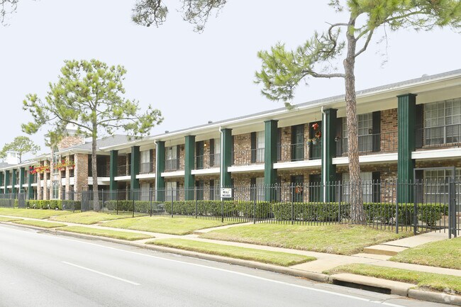+55 The Gardens at Spring Shadows Rentals Houston, TX