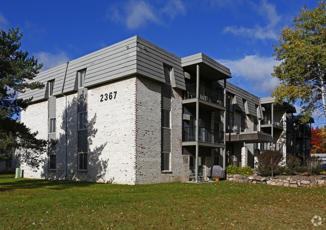 Court Apartments Rentals Maplewood, MN