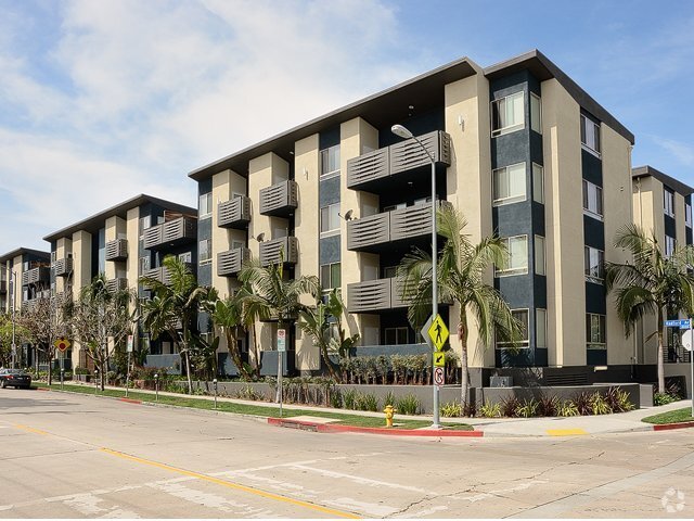 Toluca Hills Apts by Avalon Rentals Hollywood, CA