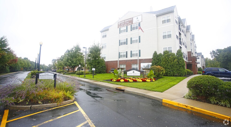 The Apartments at Aberdeen Station Rentals Aberdeen, NJ