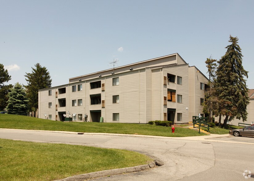 Pine Hill Apartments Rentals Howell, MI