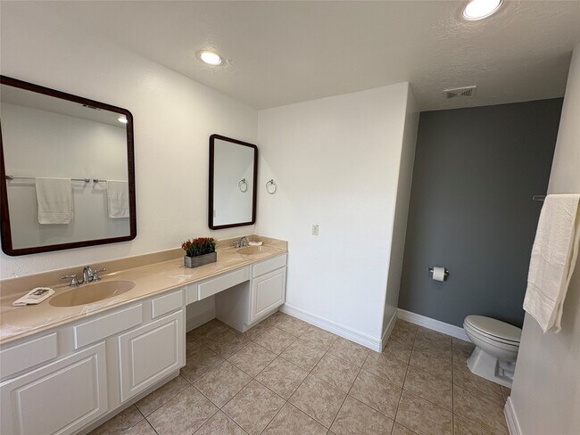 Foto del edificio - 3710 Sherwood Ln