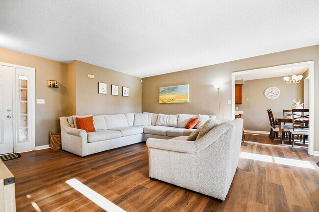 Foto del edificio - Conveniently Located Three Bedroom!