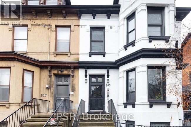 Building Photo - 205-205 Gerrard St E