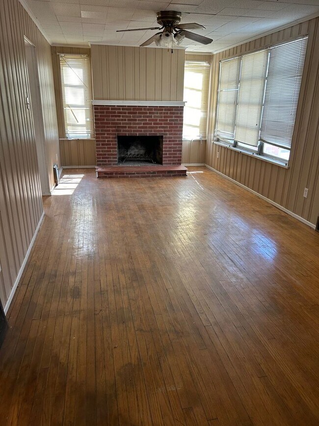 Building Photo - BELOW MARKET RENT!