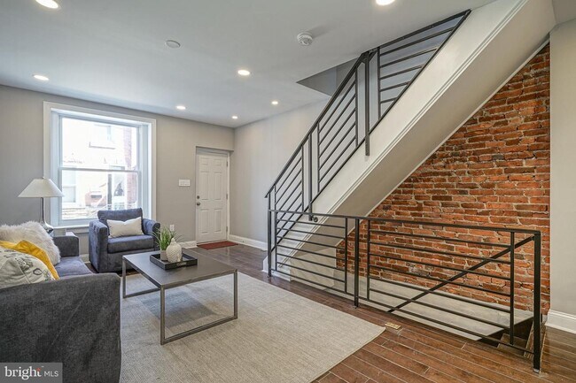 Building Photo - 2018 S Hemberger St