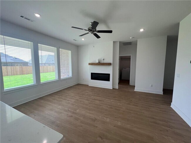 Foto del edificio - 1910 Hahn St