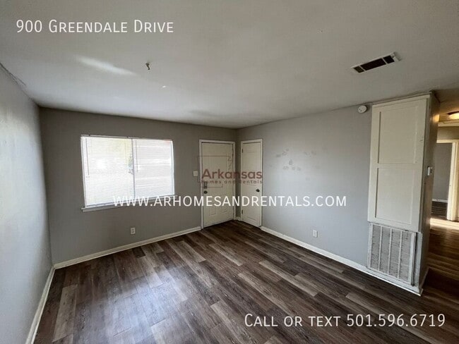 Foto del edificio - 900 Greendale Dr