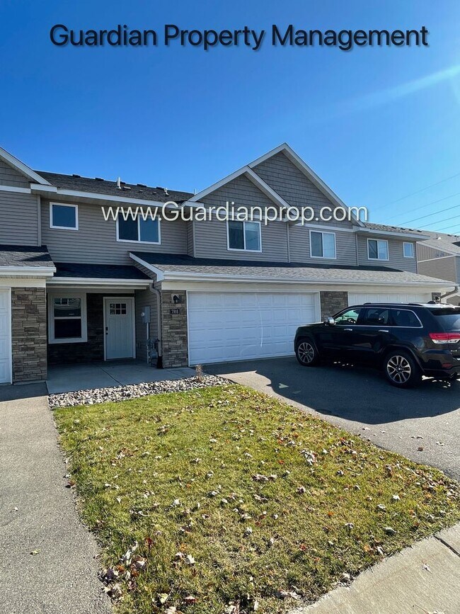 Foto del edificio - Lakeville, Middle Unit Town Home, 2.5 Bath...