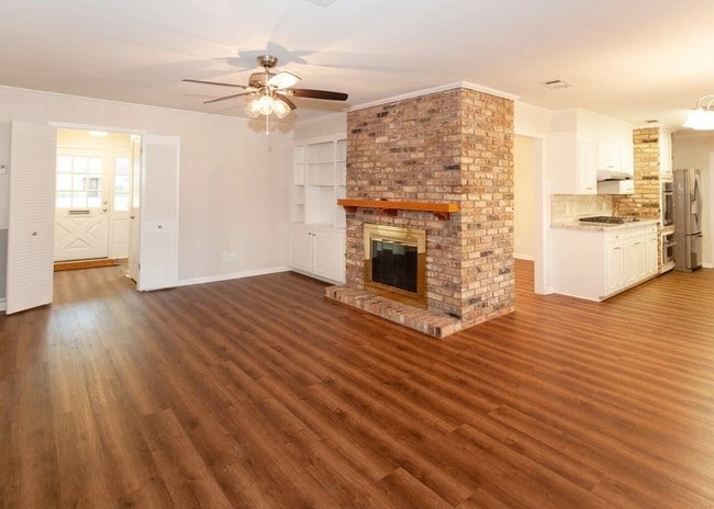 Building Photo - 5530 Bellaire Ln