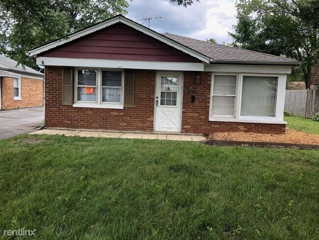 Foto del edificio - 3 br, 1 bath House - 11649 S Troy Dr