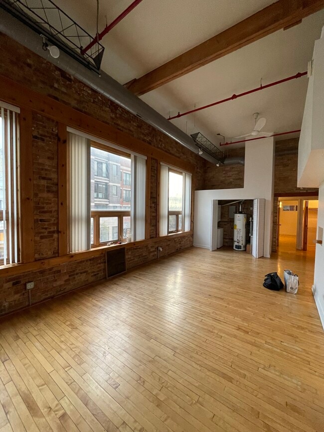 Unit #1 - 1114 W Belmont Ave