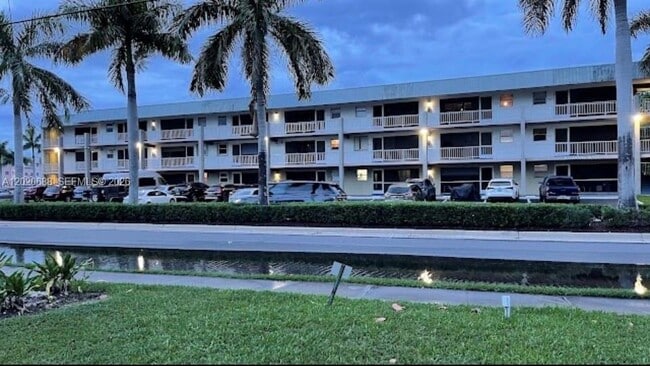 Foto del edificio - 270 Layne Blvd
