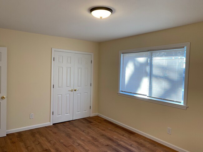 large rooms - 16 Waldron Ave