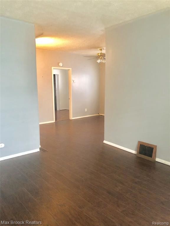Foto del edificio - 12092 Mitchell St