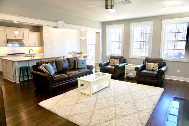 Building Photo - 2219 Hannington Mews