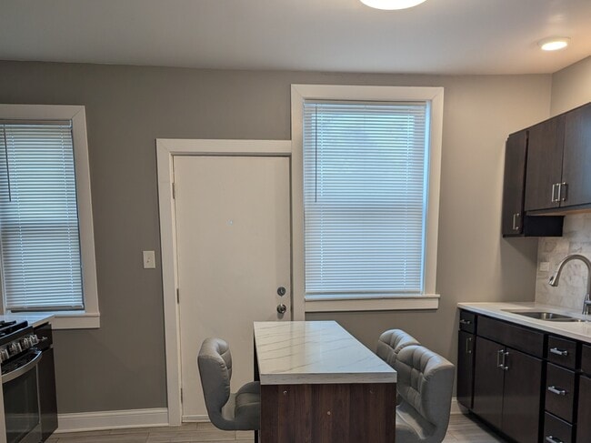 Foto del edificio - 11005 S Perry Ave