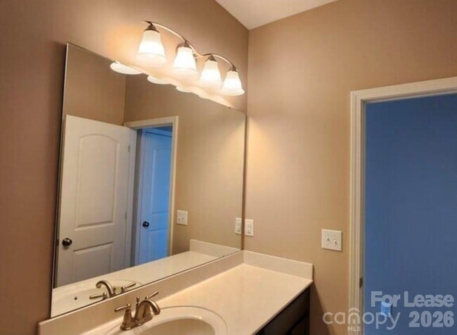 Building Photo - 317 Montibello Dr