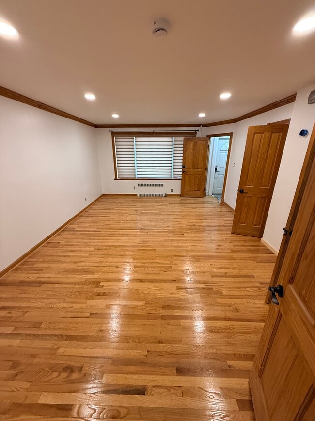 Building Photo - 2068 33rd St