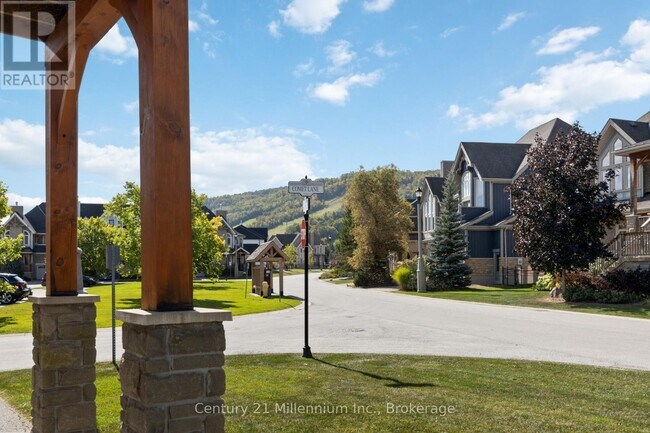 Photo du bâtiment - 102 Comet Lane