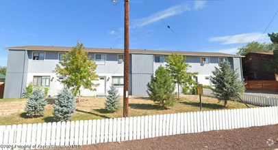 Building Photo - 1322 E 7th St