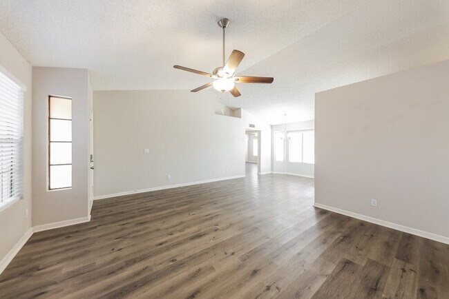 Foto del edificio - 6004 W Kings Ave