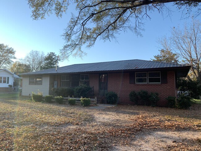 Building Photo - 1465 Irwinton Rd