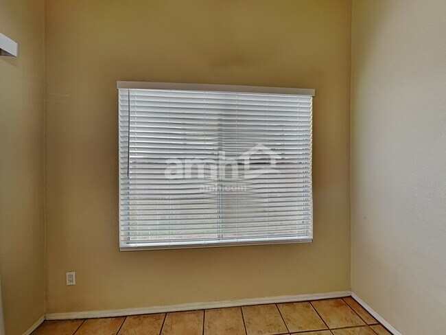 Foto del edificio - 230 N Leoma Ct