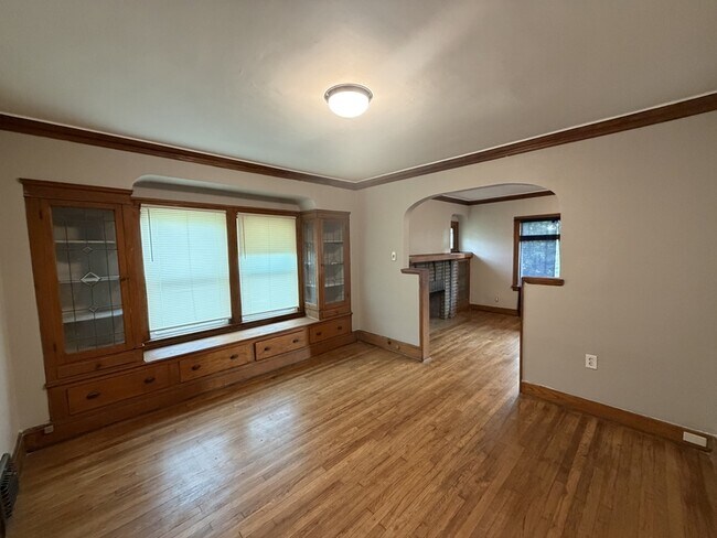 Building Photo - 3517 E 110th St