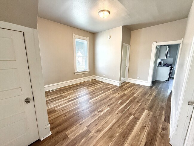 Building Photo - 1503 Roberts Ave