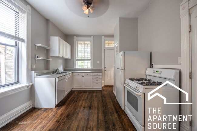 Photo - 2031 W Moffat St Apartment