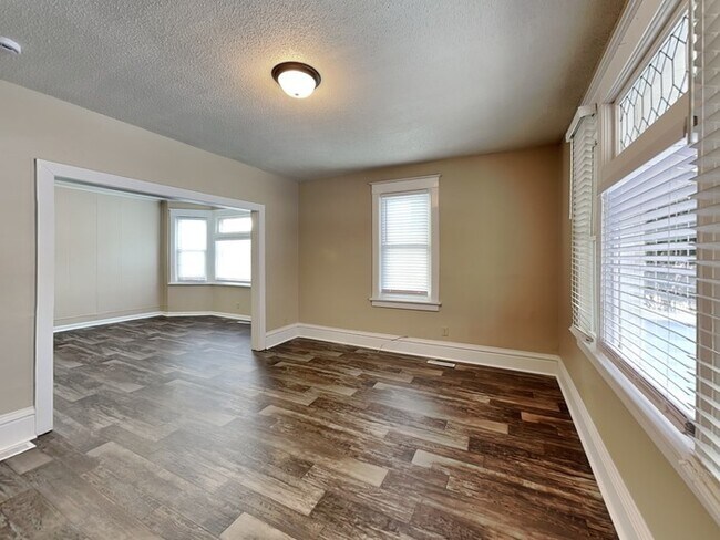 Foto del edificio - COMING SOON!! 2 Bedroom, 1 Bathroom House in South St. Paul!