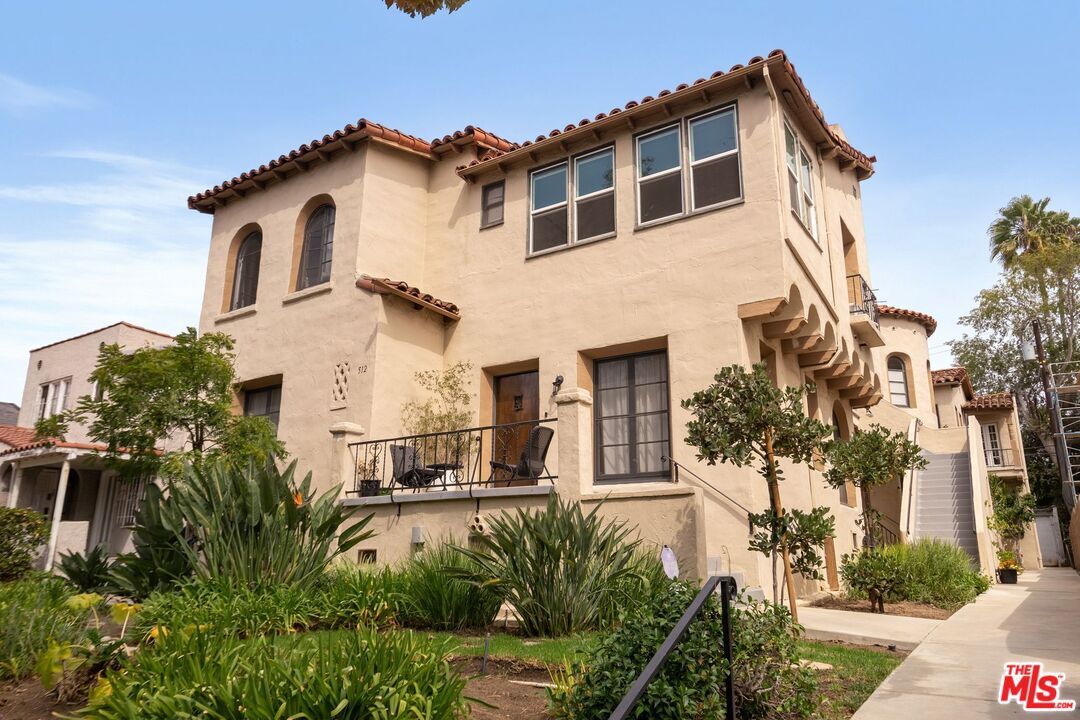 Foto principal - 512 N Sycamore Ave