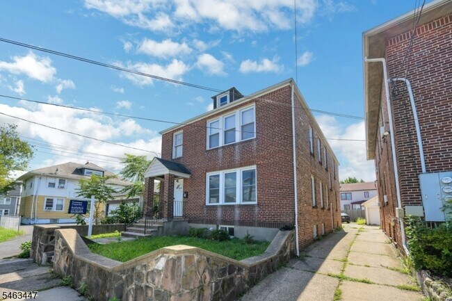 Foto del edificio - 58 Floyd Ave