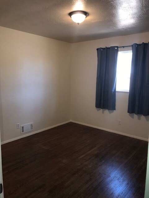 Foto del edificio - 4502 Zuni Rd SE