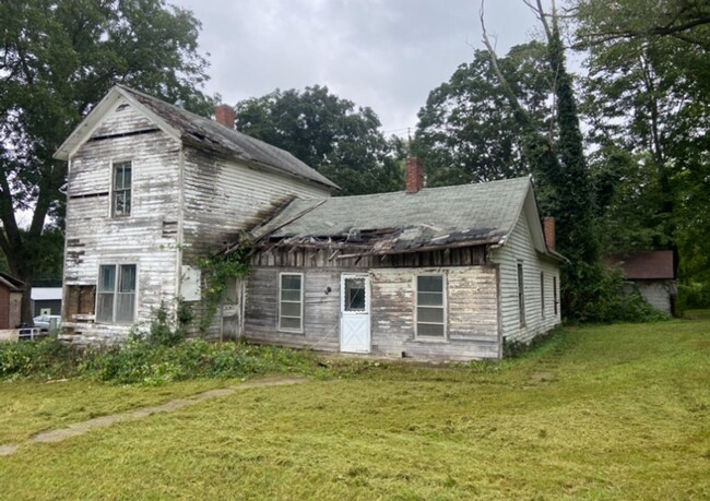 Building Photo - Historic Property! - $290 Month / $600 Down