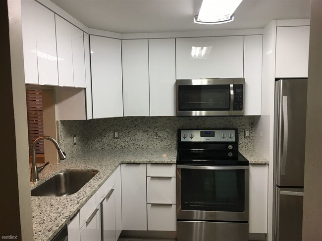 Building Photo - 7115 Miami Lakes Dr
