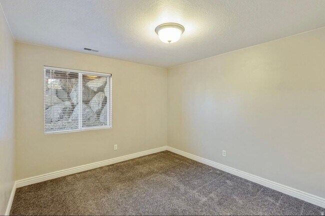 Building Photo - 1262 N Cir Cv