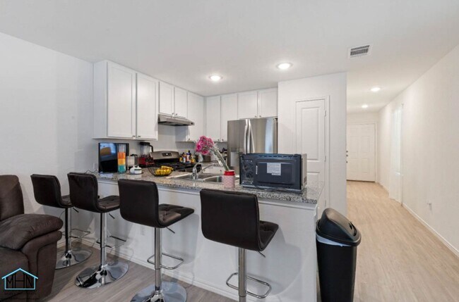 Foto del edificio - Incredible 3 bed/2.5 bath newer built home...