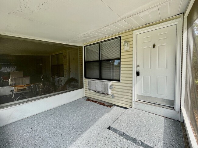 Building Photo - Remodeled Studio w/ Screened Patio "Crossi...