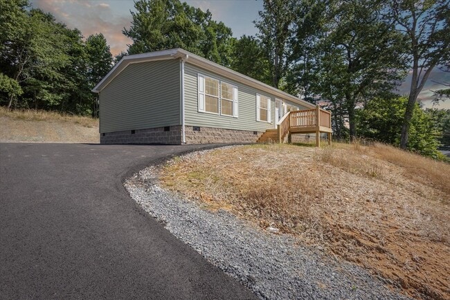 Building Photo - 8460 Reedy Creek Rd