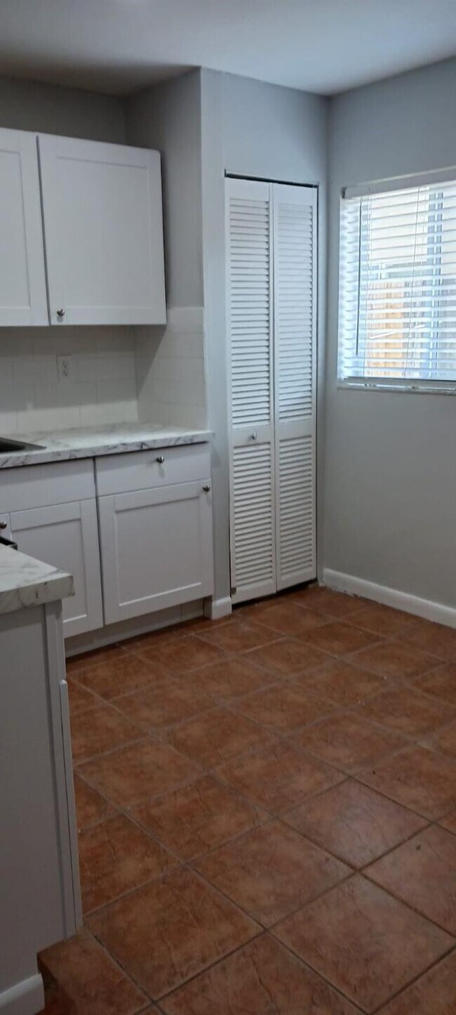 Foto del edificio - 913 SW 15th Terrace