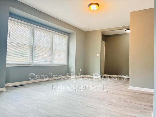 Building Photo - 1016 W Mauney Ave